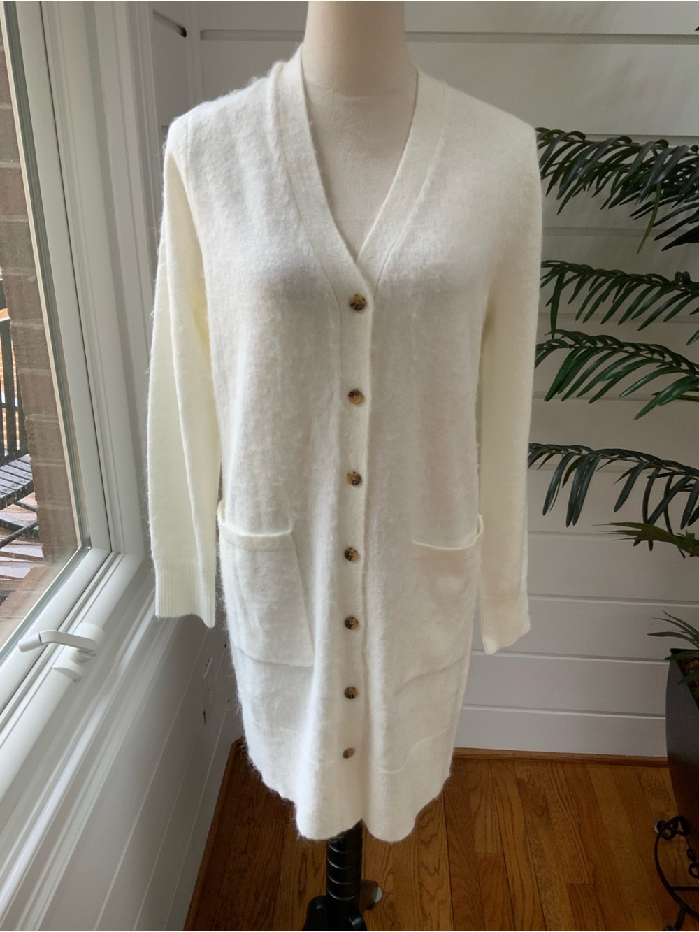 NWT Ann Taylor Cream Long Button-Front Cardigan Size M